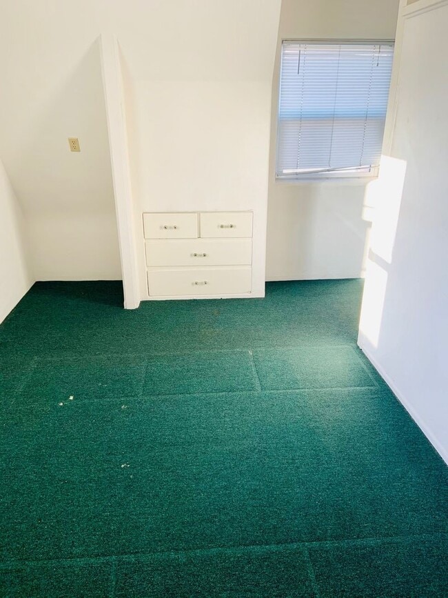 Photo - CHARMING STUDIO ON MISSION BLVD W/ PARKING! MISSION BEACH - $2,095/mo! Unit 805 Jamaica Court