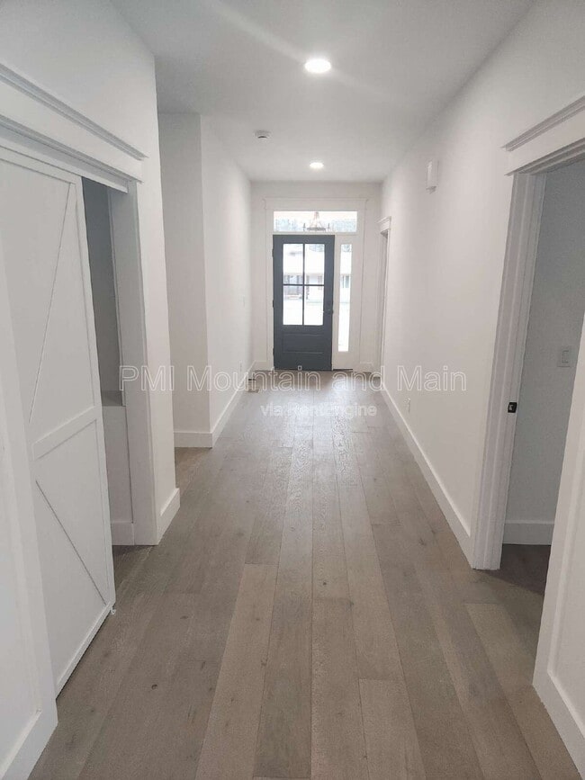 Photo - 808 Maybank Dr