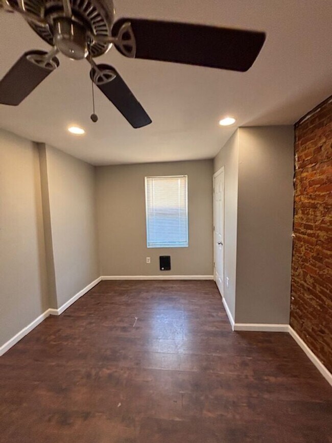 Photo - 1919 E Thayer St Unit 2nd Floor