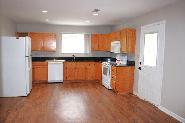 Photo - 480 N 3rd Ave