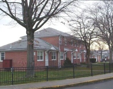 Primary Photo - Maplewood Gardens Apartments