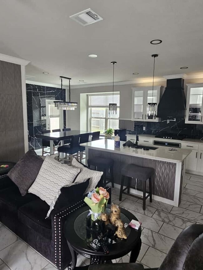 Photo - 100 Wedgewood Trce Ln