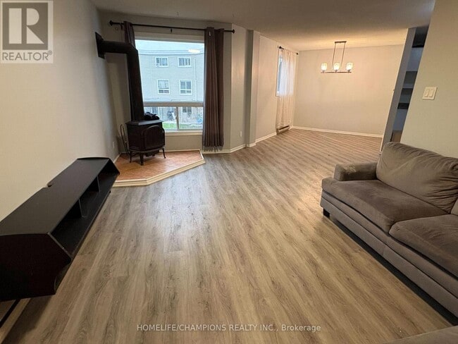 Photo - 60 Elmsdale Dr