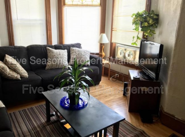 Photo - 77 N Union St