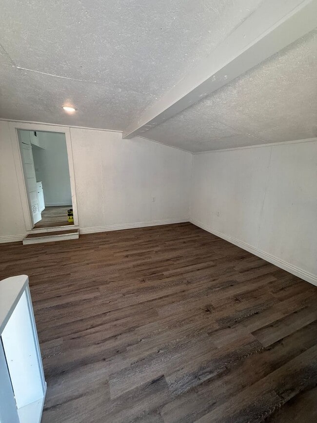 Photo - 628 State Line Rd