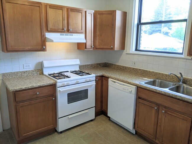 Building Photo - 710 Seward St Unit 2S