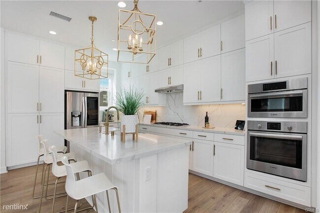 Photo - 4 br, 3.5 bath House - 142 Spur St