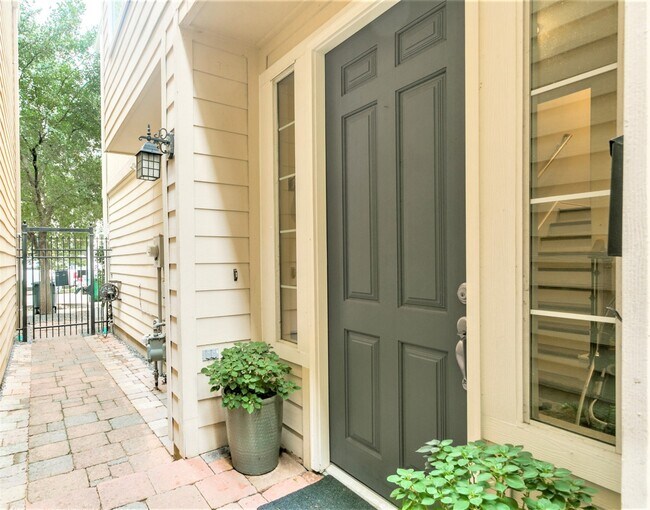 Photo - 5742 Kiam St