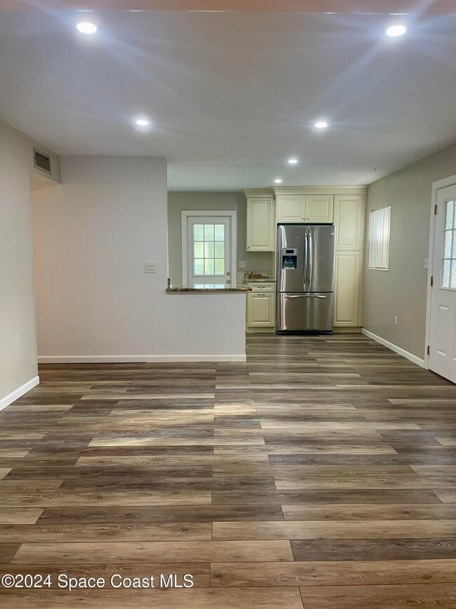 Photo - 1875 Oakwood Dr