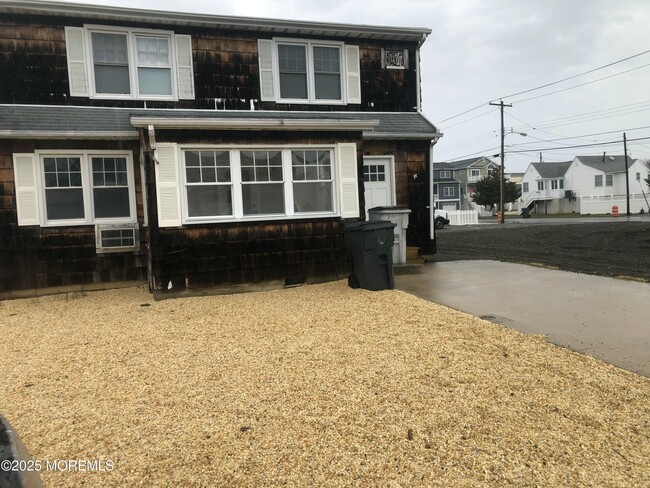 Building Photo - 304 Eisenhower Ave Rental