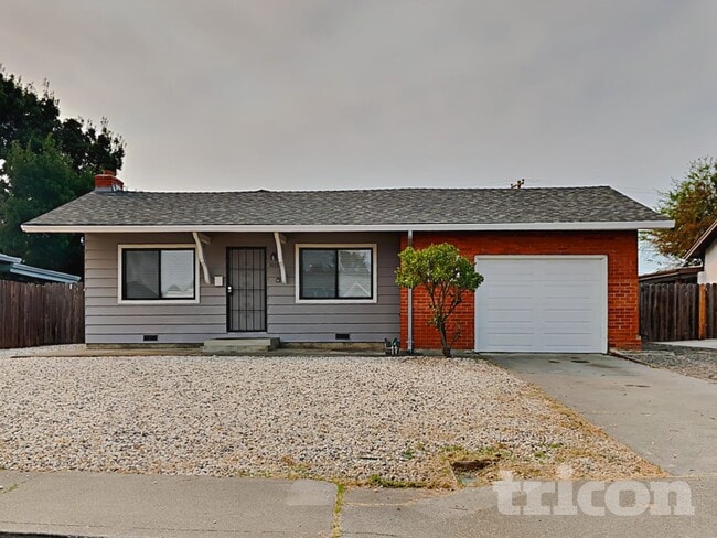 Photo - 1613 James St