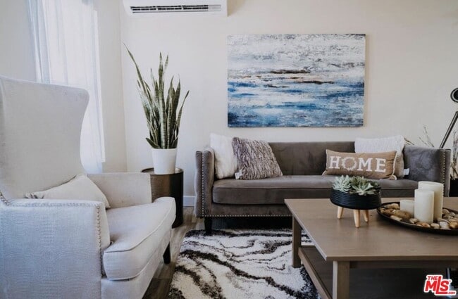 Photo - 1134 E 35th St