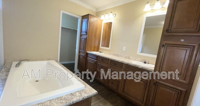 Photo - 758 Green Rd