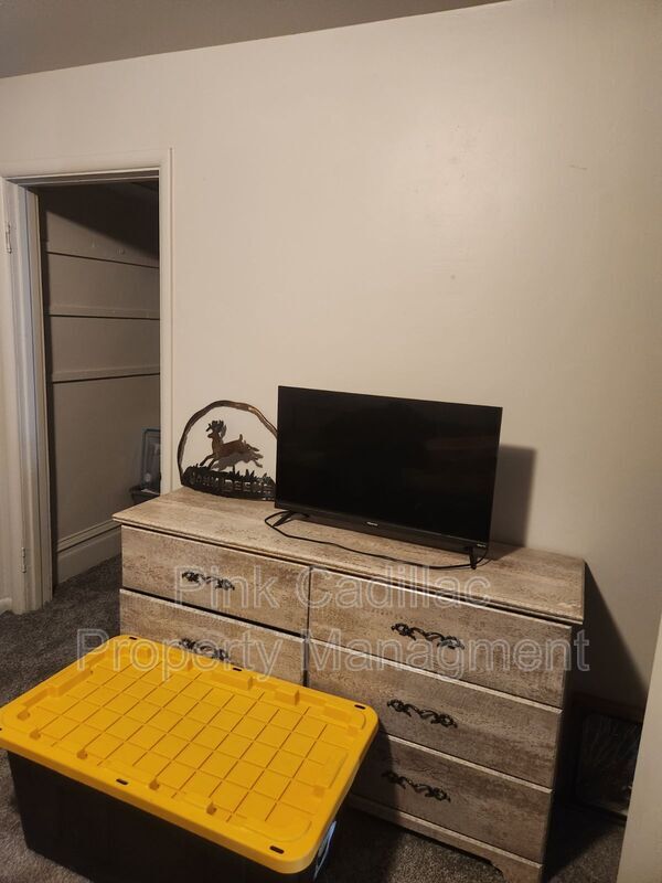 Photo - 311 E Grove Ave