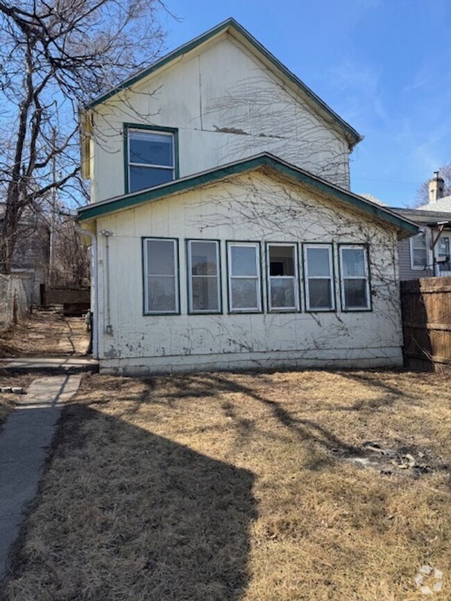 Building Photo - Charming 2-Bedroom Home Near Omaha's Henry...