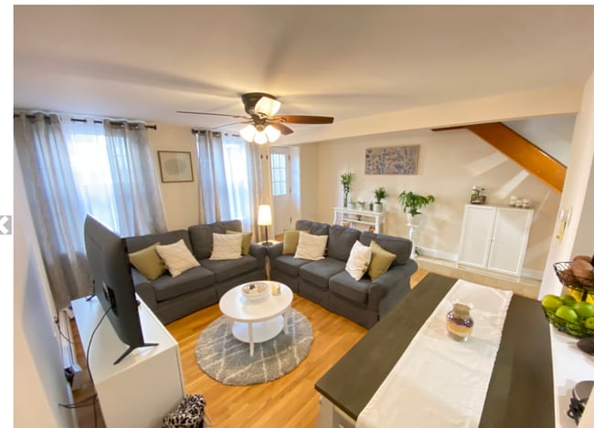 Building Photo - 470 E 3rd St Unit 1