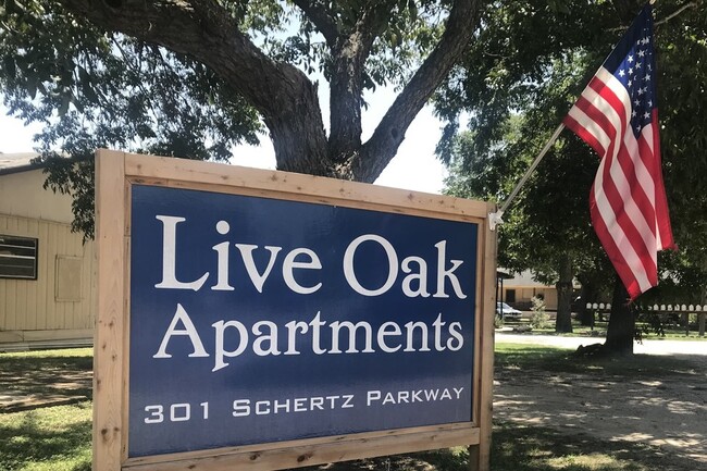 Live Oak - Live Oak Apartments