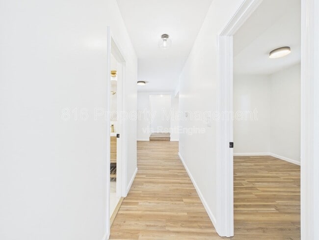 Photo - 633 S Fuller Ave