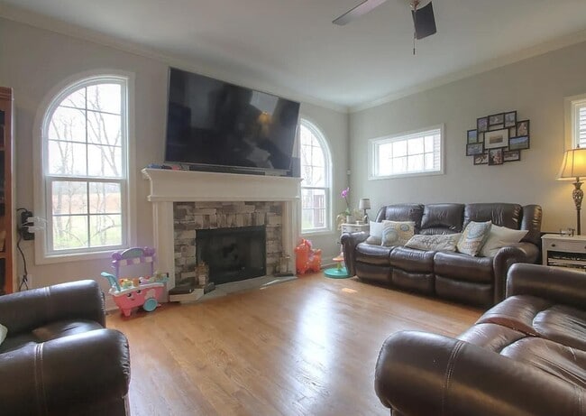 Photo - 2085 Falling Leaves Lane