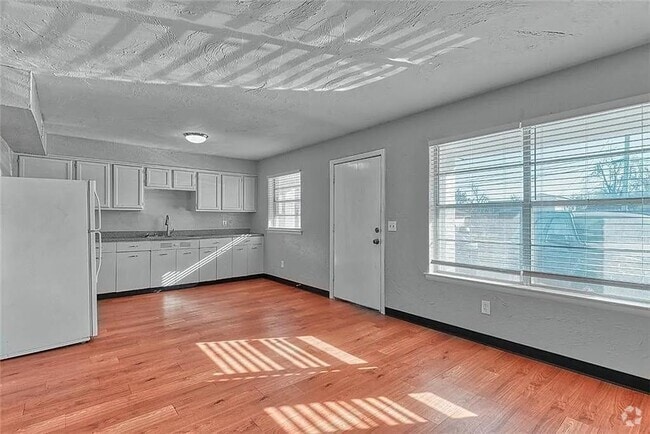 Building Photo - 2707 NW 36th St Rental