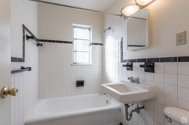 2Br, 1 Ba - 610 SF - Closed Kitchen - Clifton Woods Apartments