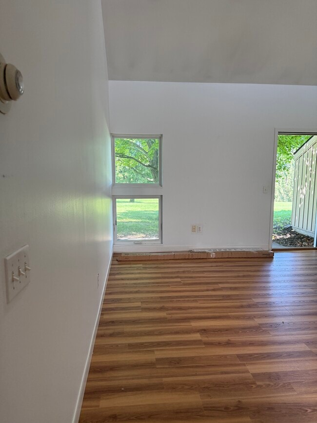 1047 Danby Rd