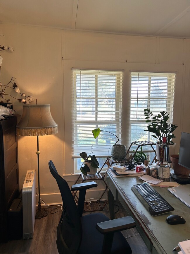 Photo - 5018 Main St