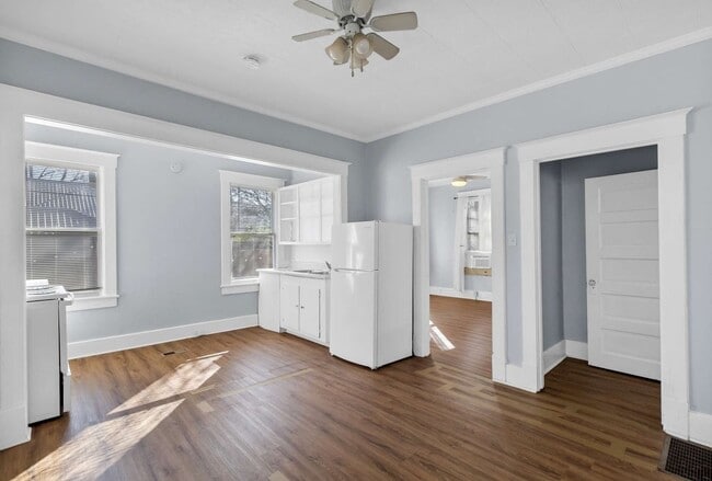 Photo - 1235 E 50th St