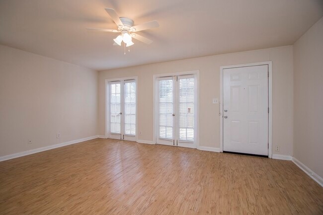 Photo - 1741 Commonwealth St