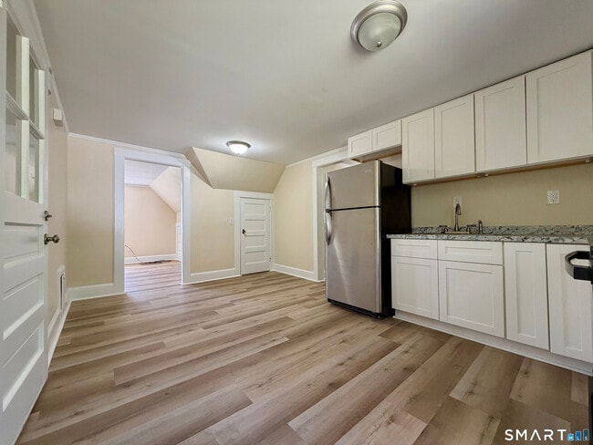 Photo - 117 West St