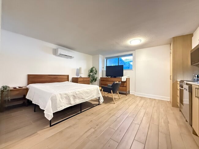 Photo - 102-160 Dowling Avenue Toronto Ontario M6K 3A6 Unité Studio