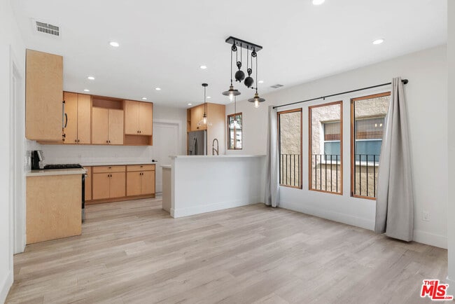 Photo - 8575 Horner St