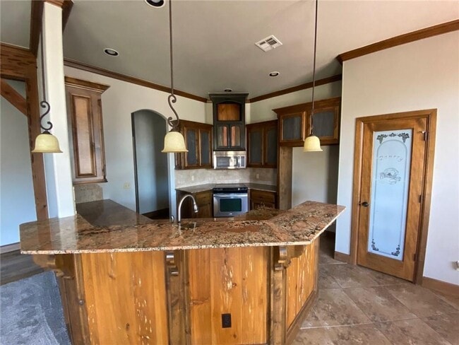 Photo - 616 Sally Ct