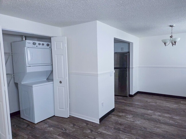 Dixon Manor Apartment Homes
