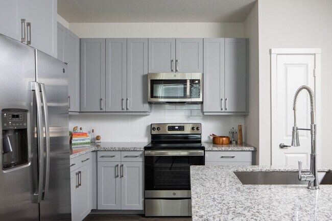 Special Offer: Reduced Rates & Free Rent! - Special Offer: Reduced Rates & Free Rent! Condo Unit BM2
