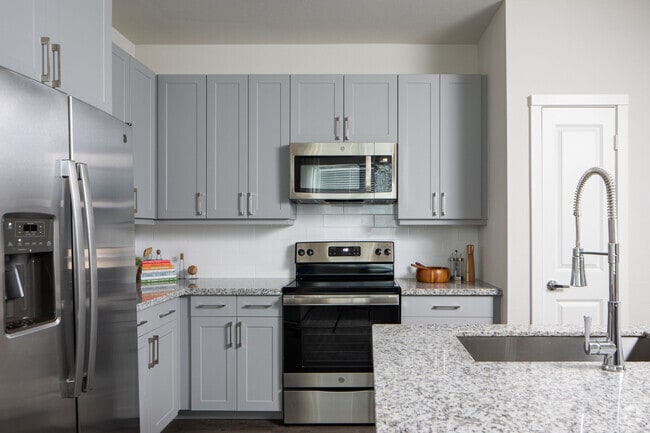Building Photo - Special Offer: Reduced Rates & Free Rent! Unit BM2 Rental