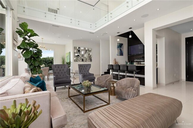 Photo - 22 Toronto Ave