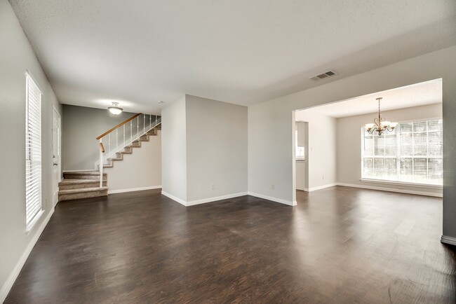 Photo - 4/2/2 in well established neighborhood