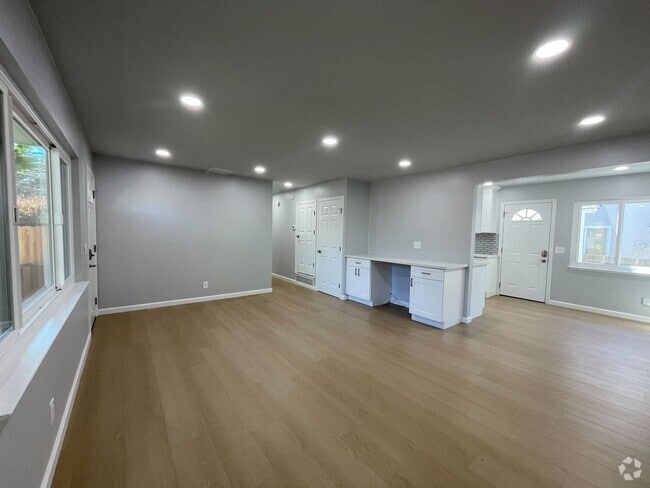 Building Photo - 831 Sinex Ave Unit A Rental