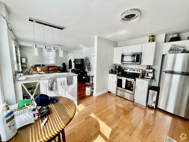 Building Photo - 14 Roberts St Unit 1r Rental