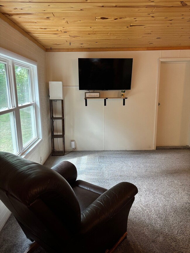 Photo - 1512 Lind Rd