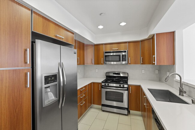 Building Photo - Santa Monica Federal by Wiseman Rental