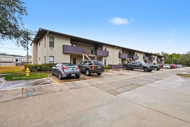 Photo - 1011 Clearmont St NE