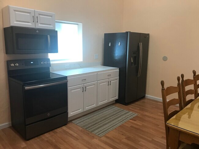 Photo - 1081 Main St Unit A