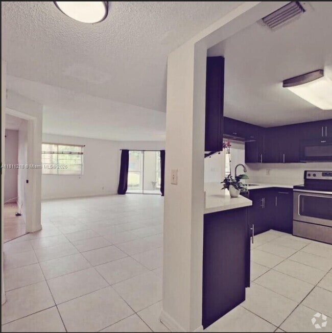 Building Photo - 9977 Westview Dr Unit 117 Rental