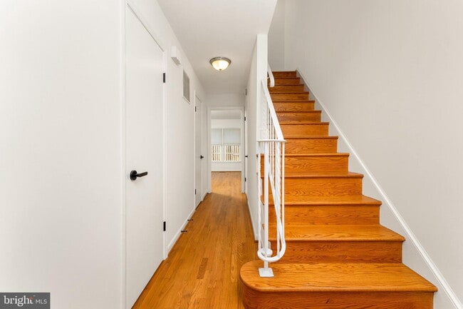 Photo - Spacious & Stylish North Shore Cluster Home Near Reston Town Center
