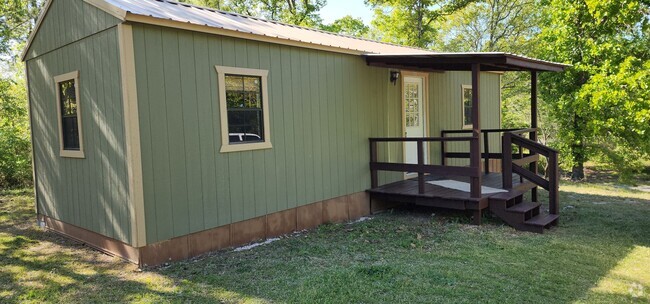 Building Photo - 1 BEDROOM AND 1 BATH TINY HOME / ALL UTIL...