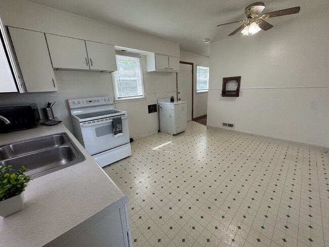 Photo - Don’t Stop Believin’ — Affordable 2 Bed with Fenced Backyard