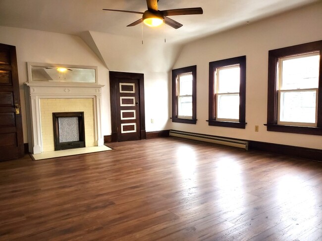 Photo - 237 W 21st St Apartments Unit 3