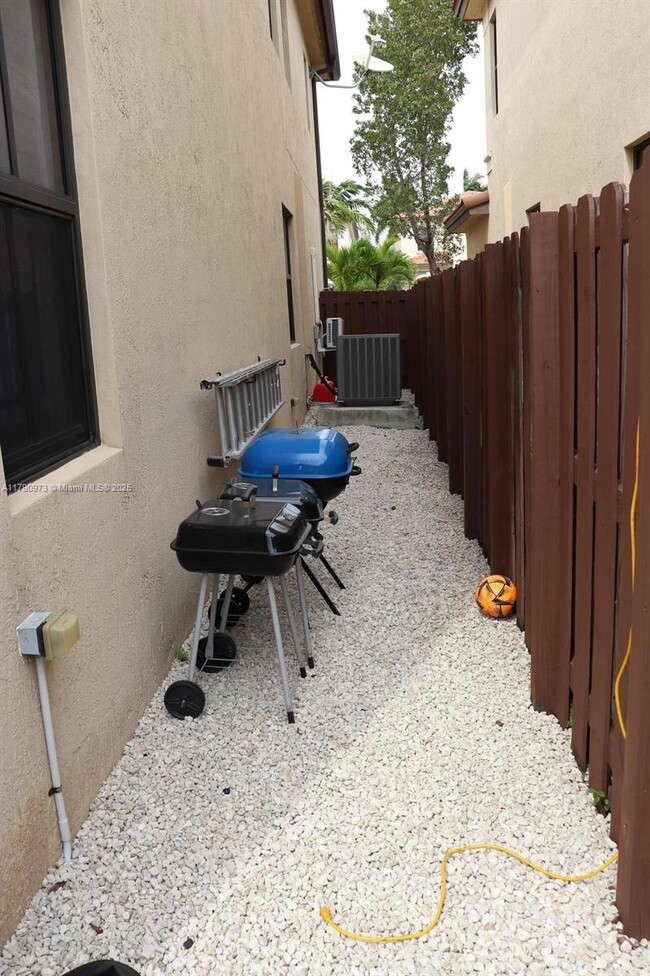 Building Photo - 10032 NW 87th Terrace Rental
